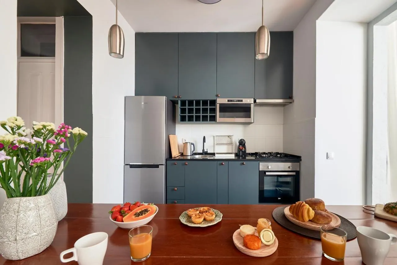 Elegant Apartment In Graca! Lisboa Portugal